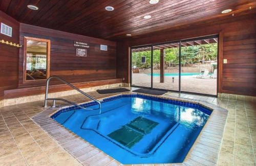 Park City Apartment | Pinetree Retreat - Hot Tub, Heated Pool & Sauna - 6 Min Walk to Lift & Dining