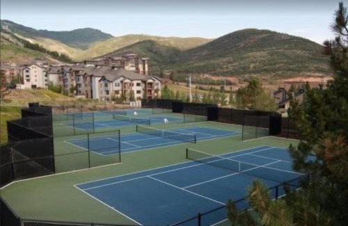 Park City Apartment | Pinetree Retreat - Hot Tub, Heated Pool & Sauna - 6 Min Walk to Lift & Dining