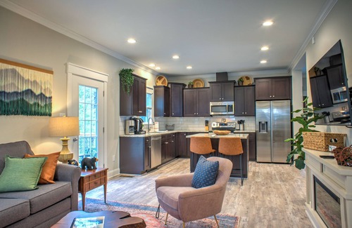 Fairview House | Pineview Bungalow | Pet-Friendly, EV Charging & Modern Comfort Near Asheville