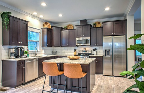 Fairview House | Pineview Bungalow | Pet-Friendly, EV Charging & Modern Comfort Near Asheville