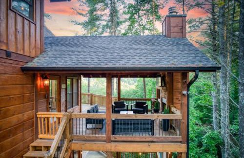 Epworth House | Pineview Escape - Hot Tub - Views - Arcades