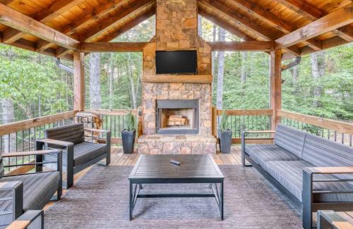 Epworth House | Pineview Escape - Hot Tub - Views - Arcades