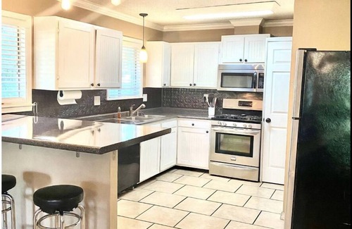 Claiborne House | Pinewood 3 bedroom Near WM Sports Complex