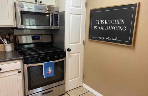 Claiborne House | Pinewood 3 bedroom Near WM Sports Complex