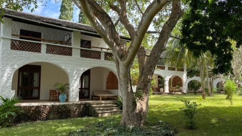 Galu Hotel | Pinewood Beach Resort and Spa