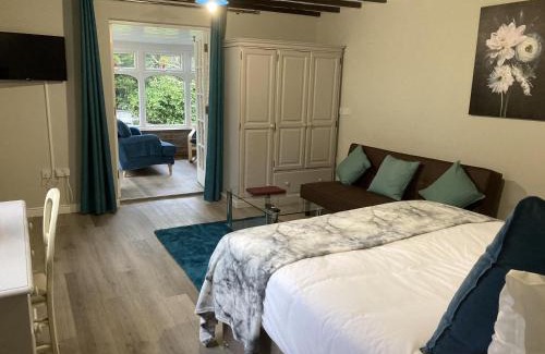 New Forest District House | Pinewood Cottage Self Catering Apartments and studio apartments