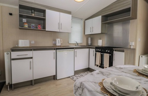 Kidlington Cottage | PINEWOOD, family friendly, with a garden in Kidlington