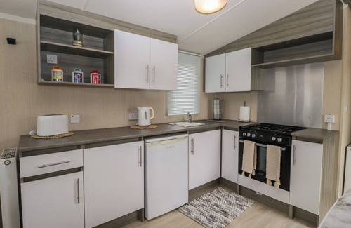 Kidlington Cottage | PINEWOOD, family friendly, with a garden in Kidlington