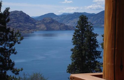 Central Okanagan House | PineWood Guesthouse