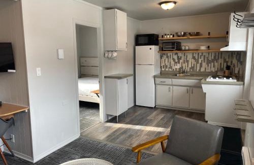 Golden Hotel | Pinewood Inn