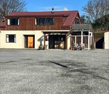 Fairlie Hotel | Pinewood Motels