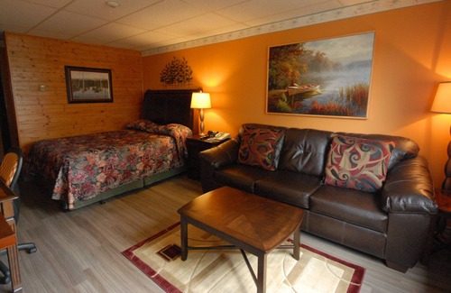 Espanola Hotel | Pinewood Motor Inn