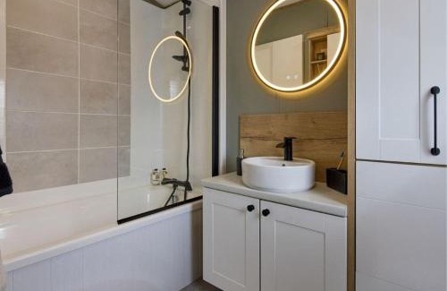 Wells-next-the-Sea Cabin | Pinewoods e-Lakeside Luxe - dog friendly