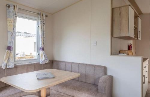 Wells-next-the-Sea Cabin | Pinewoods Park Compact sleeps 6 – dog friendly