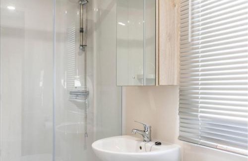 Wells-next-the-Sea Cabin | Pinewoods Park Compact sleeps 6 – dog friendly