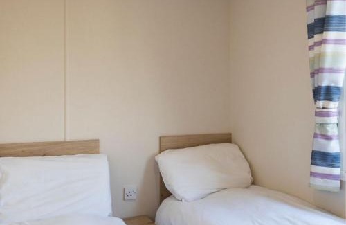 Wells-next-the-Sea Cabin | Pinewoods Park Compact sleeps 6 – dog friendly