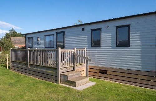 Wells-next-the-Sea Cabin | Pinewoods Park Style no.2 - sleeps 8 – no dogs