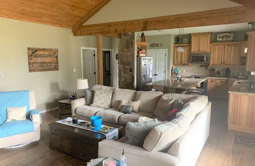 Broaddus House | Piney Paradise - Lake Front on Sam Rayburn