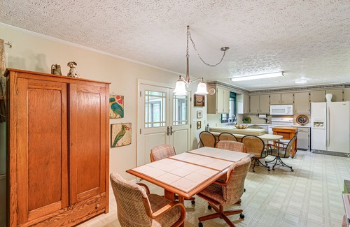 Nunnelly House | Piney River Escape Hot Tub and Outdoor Kitchen
