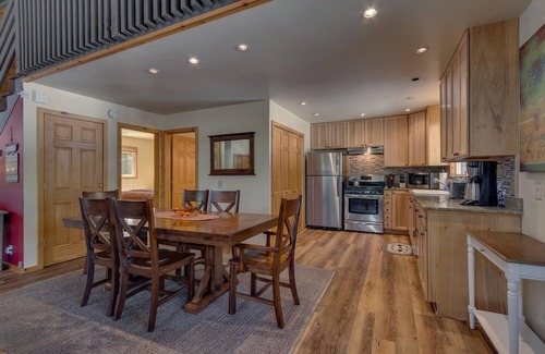 Ridgewood House | Piney wood By Tahoe Getaways - Quiet 2 BR + Loft w/Private Hot Tub
