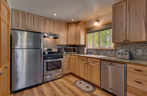 Ridgewood House | Piney wood By Tahoe Getaways - Quiet 2 BR + Loft w/Private Hot Tub