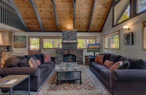Ridgewood House | Piney wood - Quiet 2 BR Loft w Private Hot Tub