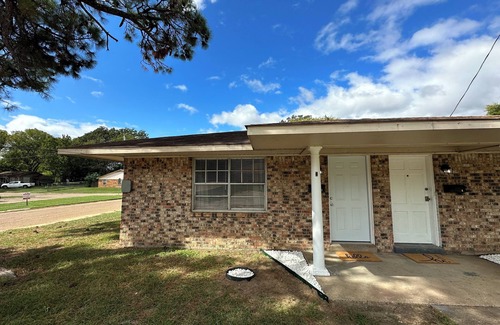 Texarkana Apartment | Piney Woods 5 - King Bed