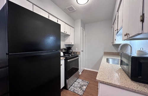 Texarkana Apartment | Piney Woods 7 - King Bed