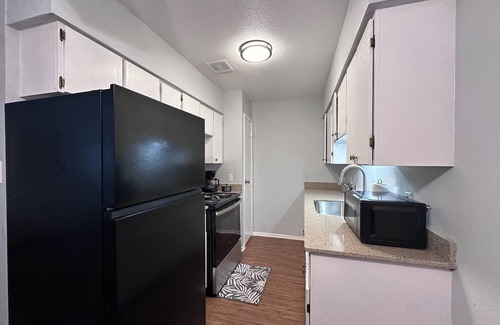 Texarkana Apartment | Piney Woods 7 - King Bed