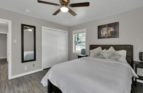 Huntsville House | Piney Woods I Ping Pong I By SHSU I TV I Sleeps 11