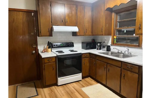 Creedmoor Cottage | Piney Woods Two Bedroom Cottage By The Lake