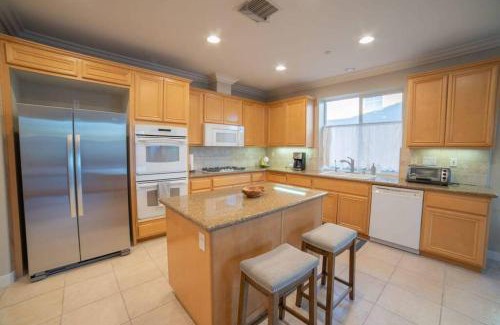 Placentia House | Ping Pong, A/C, Netflix, Grill, Jacuzzi Tub, W/D