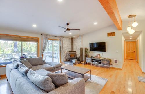 Deschutes River Woods House | Ping-Pong and Private Hot Tub Family Cabin in Bend!