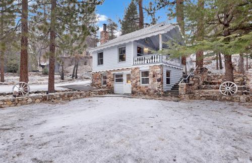 Fawnskin Ski Chalet | Pinglewood Cabin- Furnished Fawnskin Group Retreat