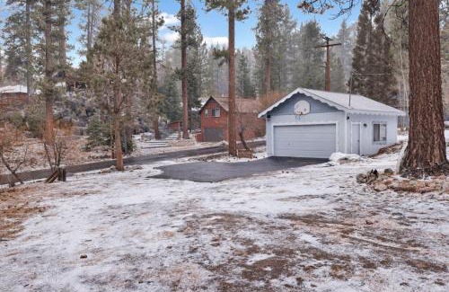 Fawnskin Ski Chalet | Pinglewood Cabin- Furnished Fawnskin Group Retreat