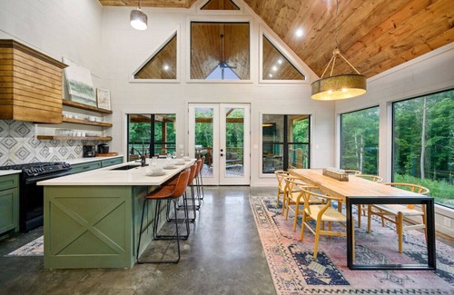 Broken Bow Cabin | Pining For You · Secluded Gem: Ping Pong | Hot Tub | Spacious Deck