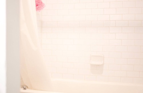 East Point Apartment | Pink aura 1-bedroom apartment in welcoming Atlanta