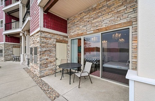 Lake Delton Condo | Pink Beachfront Condo at Delton Grand