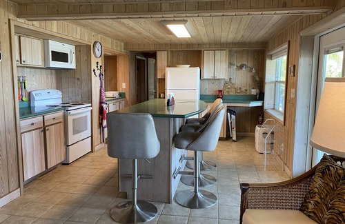 Treasure Cay Apartment | Pink Bikini Apartment with Dock, Green Turtle Cay