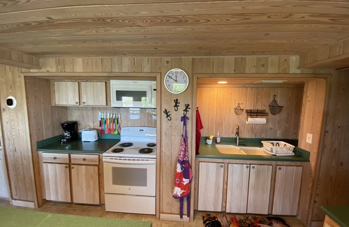 Treasure Cay Apartment | Pink Bikini Apartment with Dock, Green Turtle Cay