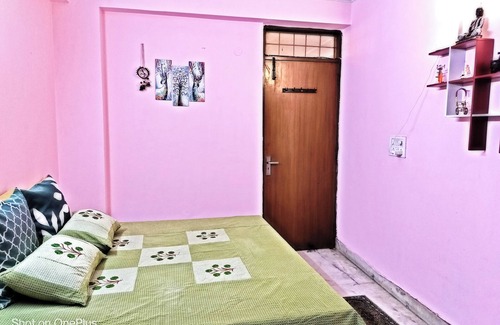 Sainik Farm Apartment | Pink Bliss: Cozy Retreat in Saket