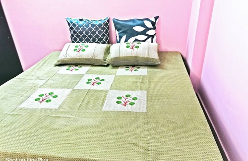 Sainik Farm Apartment | Pink Bliss: Cozy Retreat in Saket