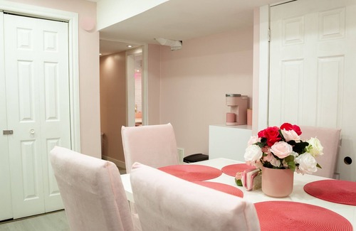 Mississauga Valleys Apartment | Pink BnB Basement Apartment by 403, 427, 401