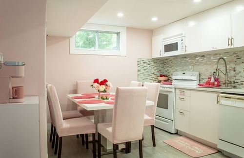 Mississauga Valleys Apartment | Pink BnB Basement Apartment by 403, 427, 401