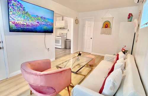 Rosemead House | Pink Charming 2BRs house near DTLA