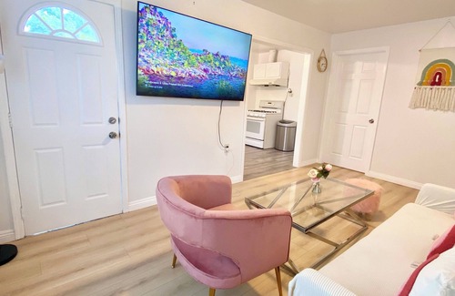 Rosemead House | Pink Charming 2BRs house near DTLA
