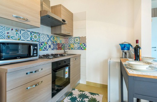 Torre Lapillo Villa | Pink Cottage. Finely furnished studio apartment with garden, patio and pool.