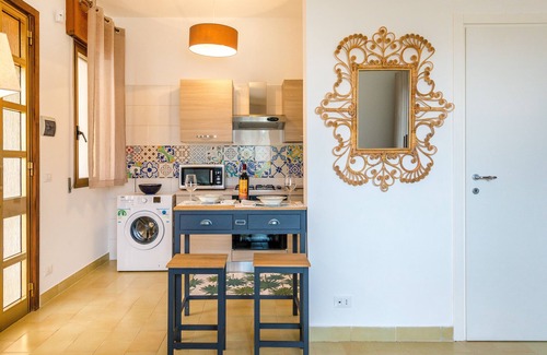 Torre Lapillo Villa | Pink Cottage. Finely furnished studio apartment with garden, patio and pool.
