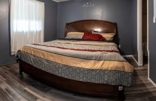 Grande Prairie House | Pink door-ed wonder