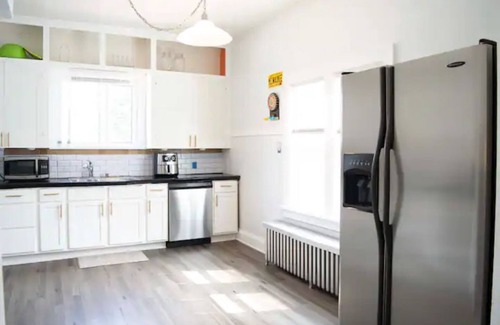 Fifth Ward House | Pink Door Place with fenced yard in a walkable area & 2 miles from Fiserv Forum